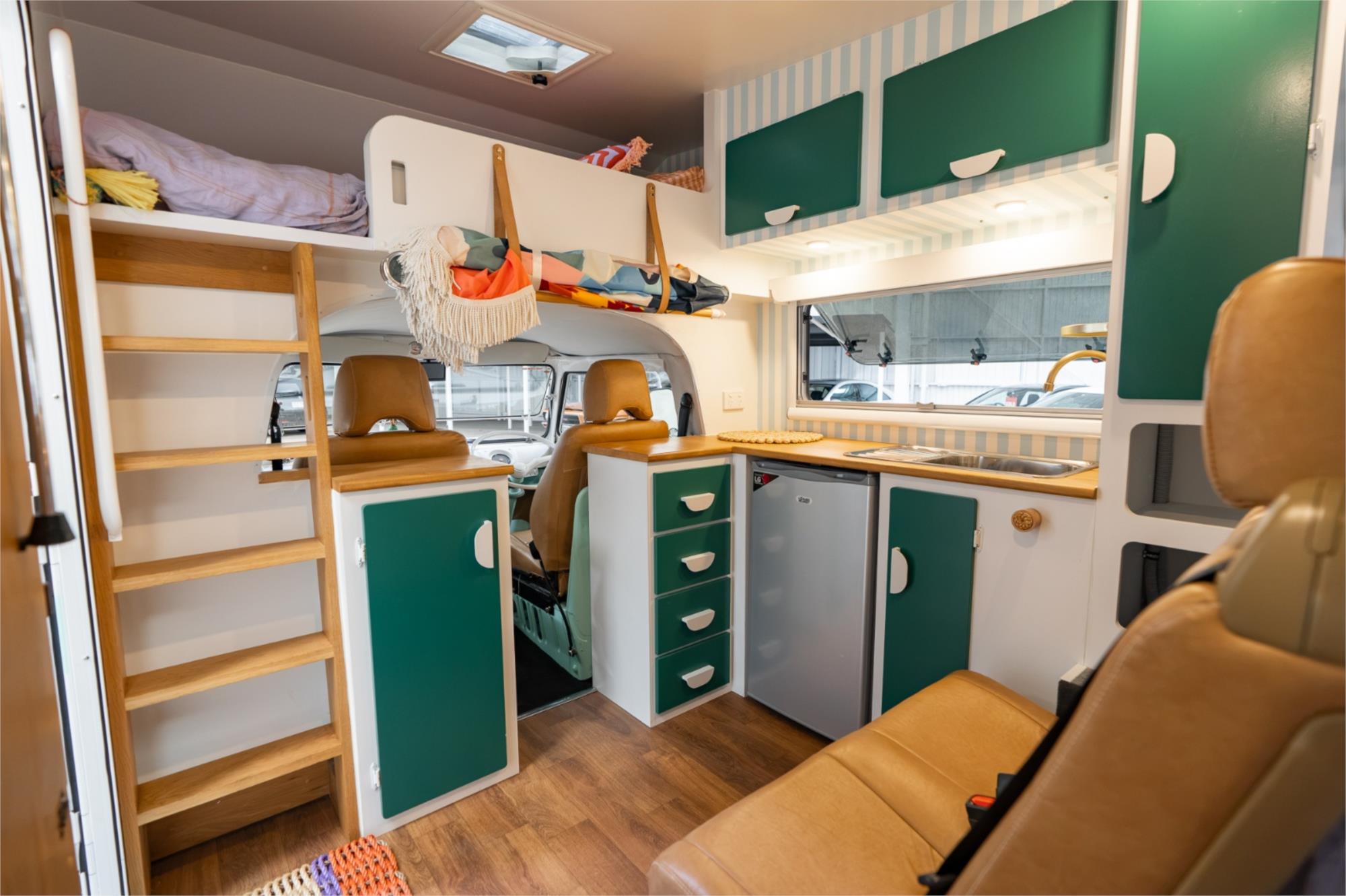1975 VOLKSWAGEN KOMBI 4 SP MANUAL CAMPER