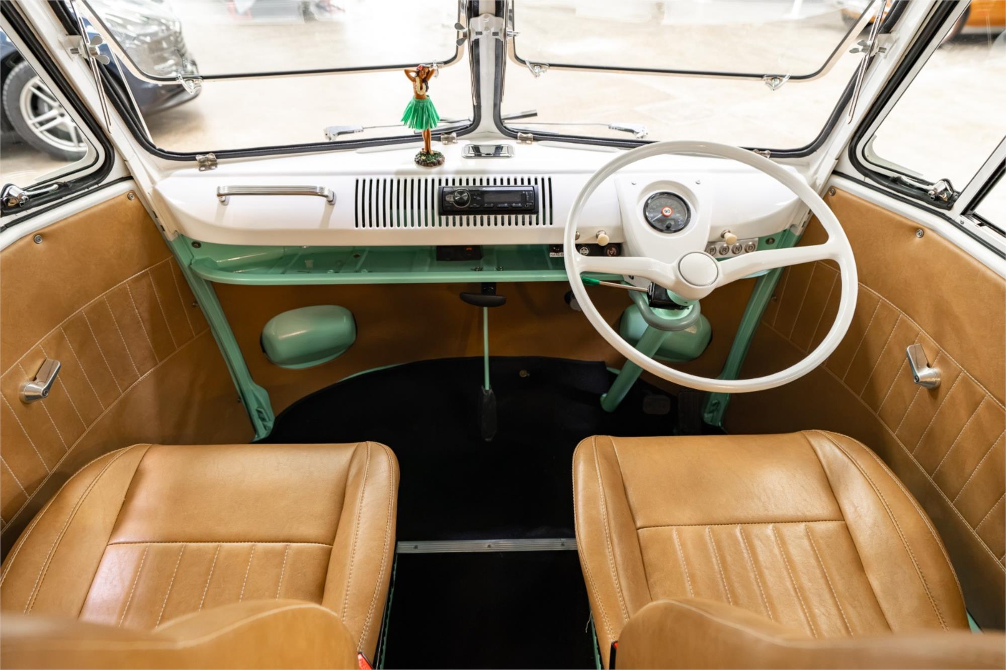 1975 VOLKSWAGEN KOMBI 4 SP MANUAL CAMPER