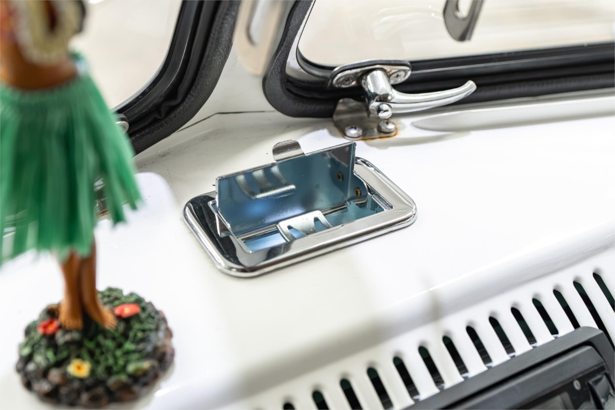1975 VOLKSWAGEN KOMBI 4 SP MANUAL CAMPER