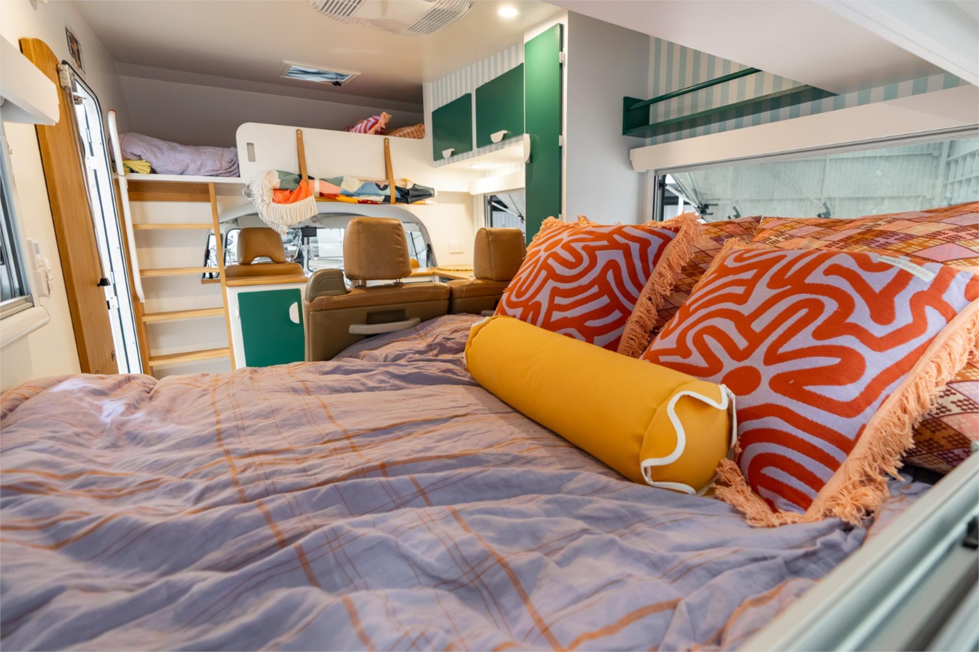 1975 VOLKSWAGEN KOMBI 4 SP MANUAL CAMPER