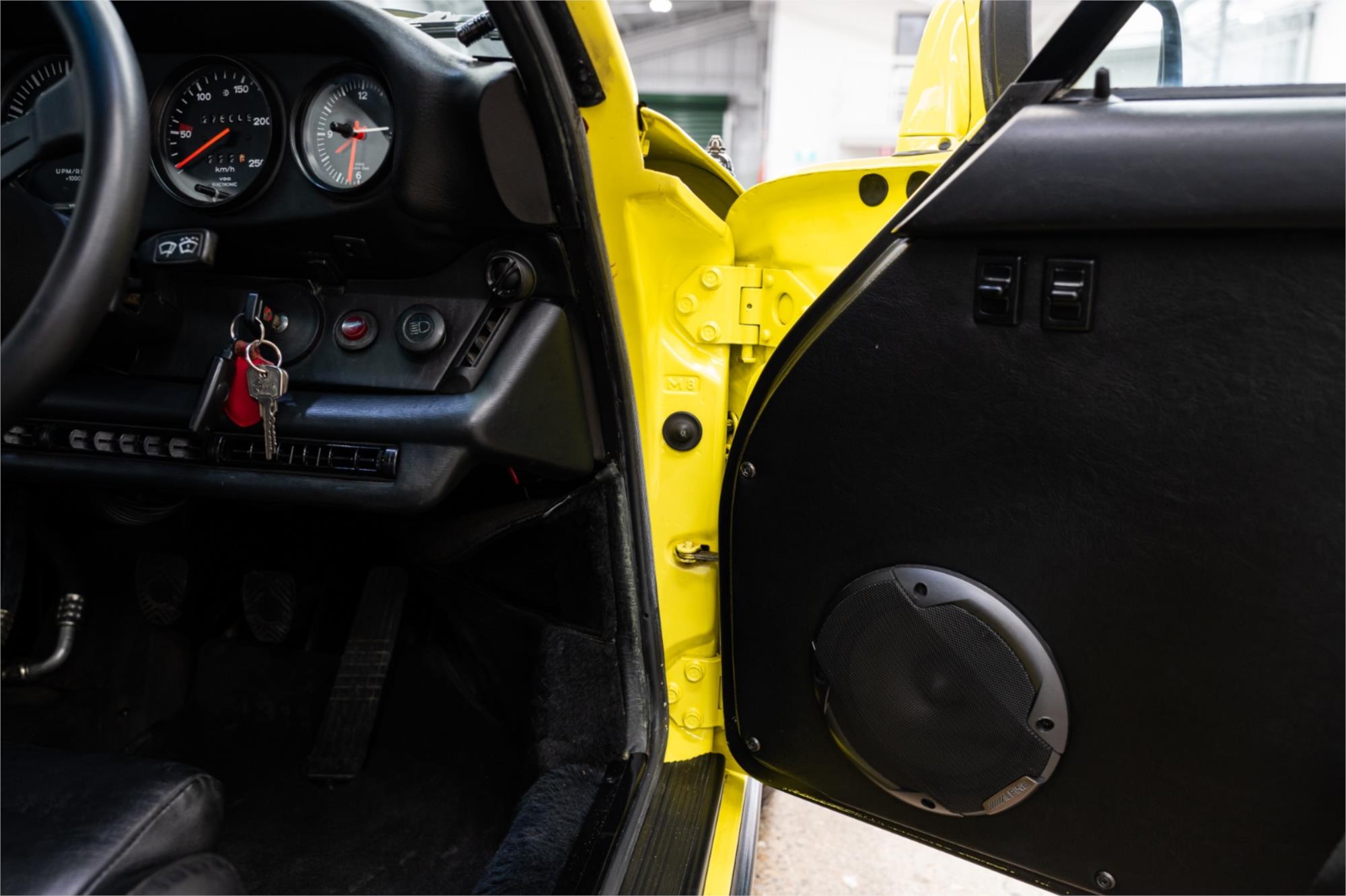 1977 PORSCHE 911 2.7 SEMI AUTOMATIC 2D COUPE