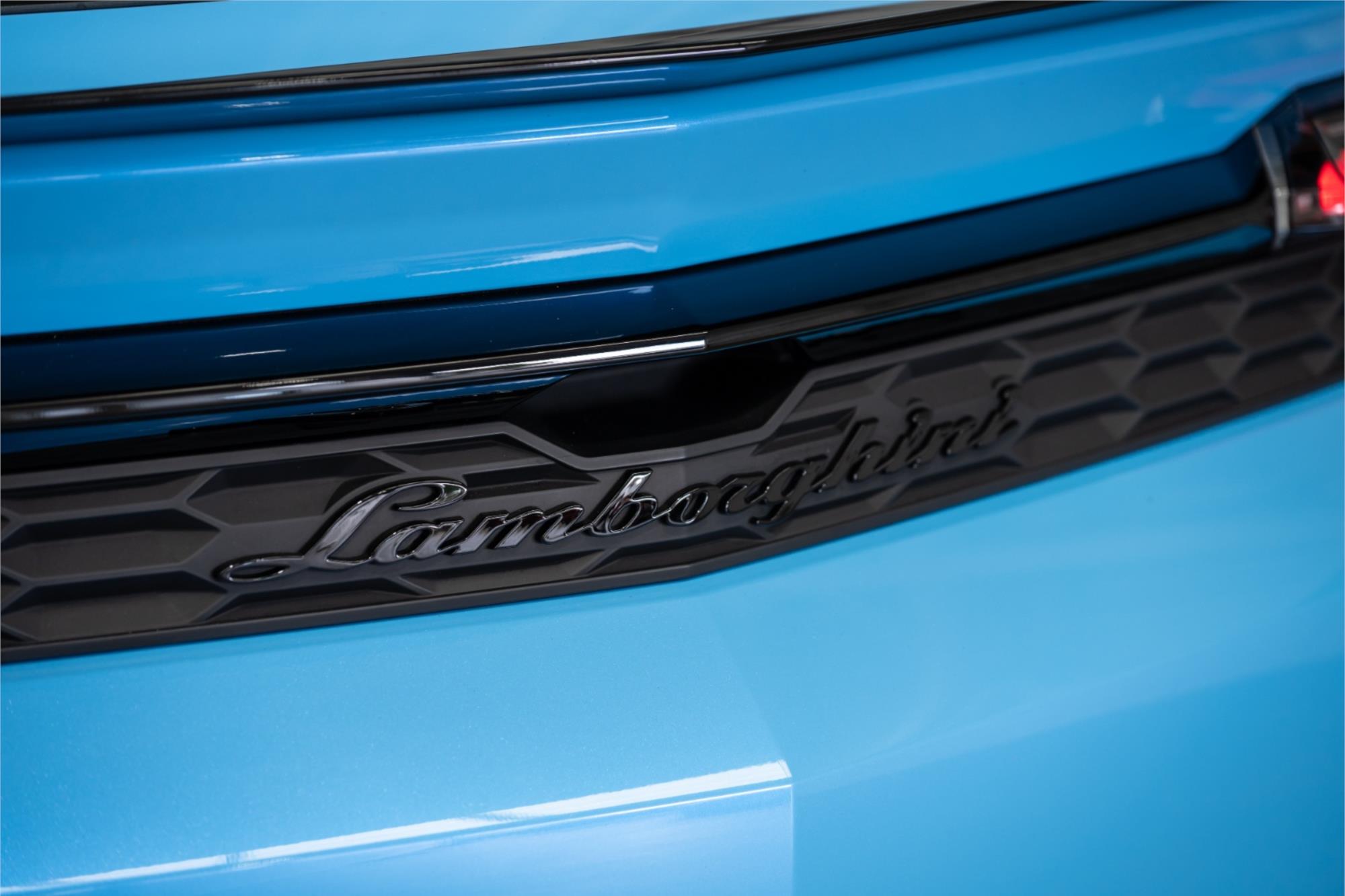 2025 LAMBORGHINI URUS 636 MY24 SE 8 SP AUTOMATIC 4D COUPE