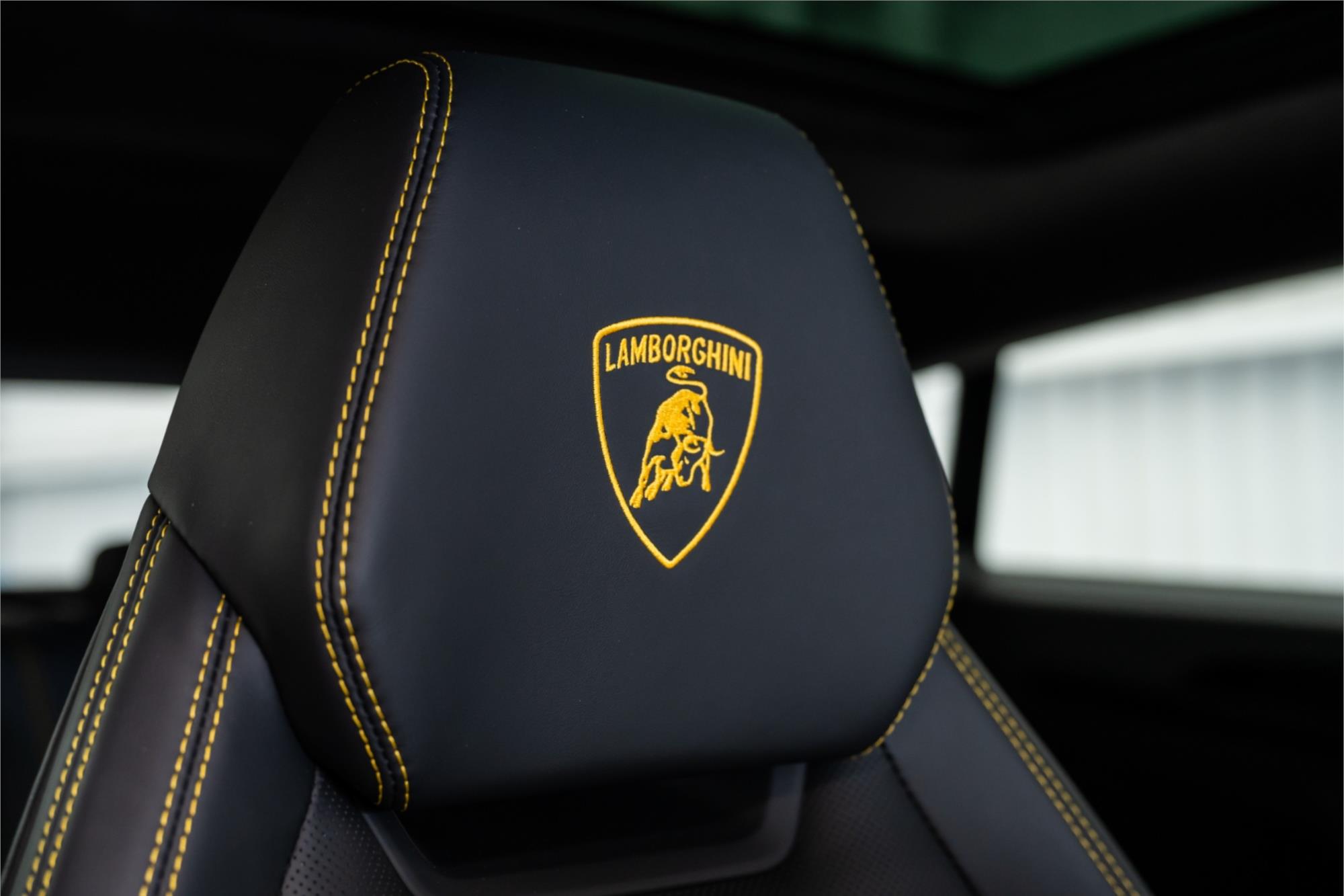 2025 LAMBORGHINI URUS 636 MY24 SE 8 SP AUTOMATIC 4D COUPE
