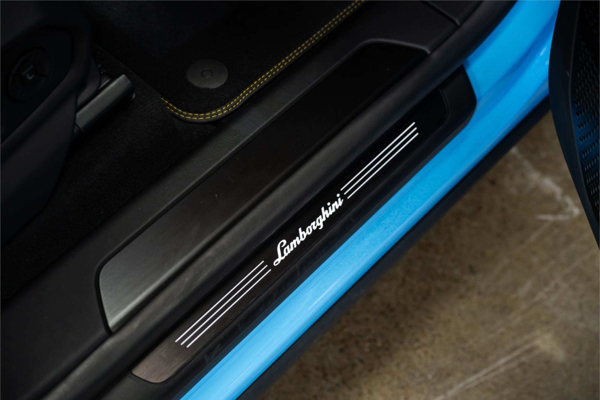 2025 LAMBORGHINI URUS 636 MY24 SE 8 SP AUTOMATIC 4D COUPE