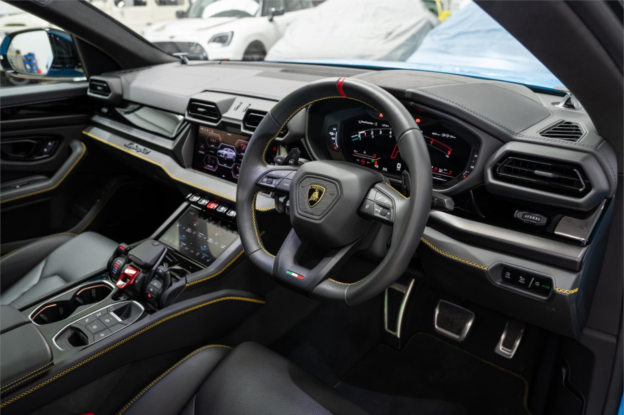 2025 LAMBORGHINI URUS 636 MY24 SE 8 SP AUTOMATIC 4D COUPE