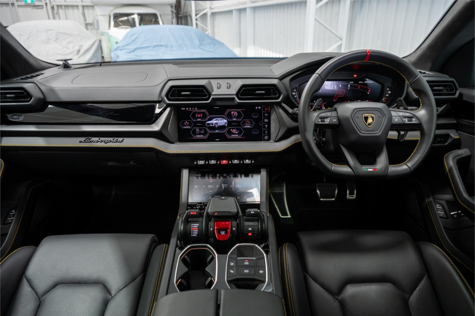 2025 LAMBORGHINI URUS 636 MY24 SE 8 SP AUTOMATIC 4D COUPE