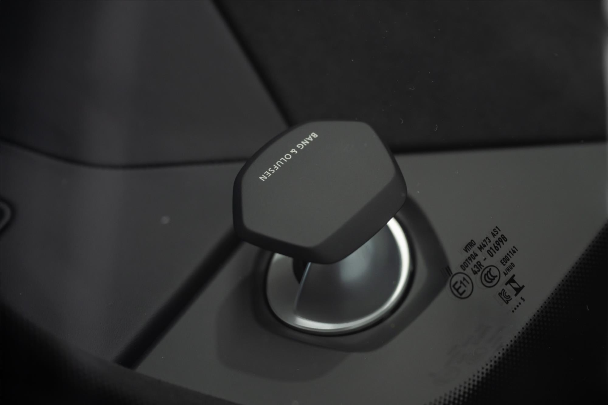 2025 LAMBORGHINI URUS 636 MY24 SE 8 SP AUTOMATIC 4D COUPE