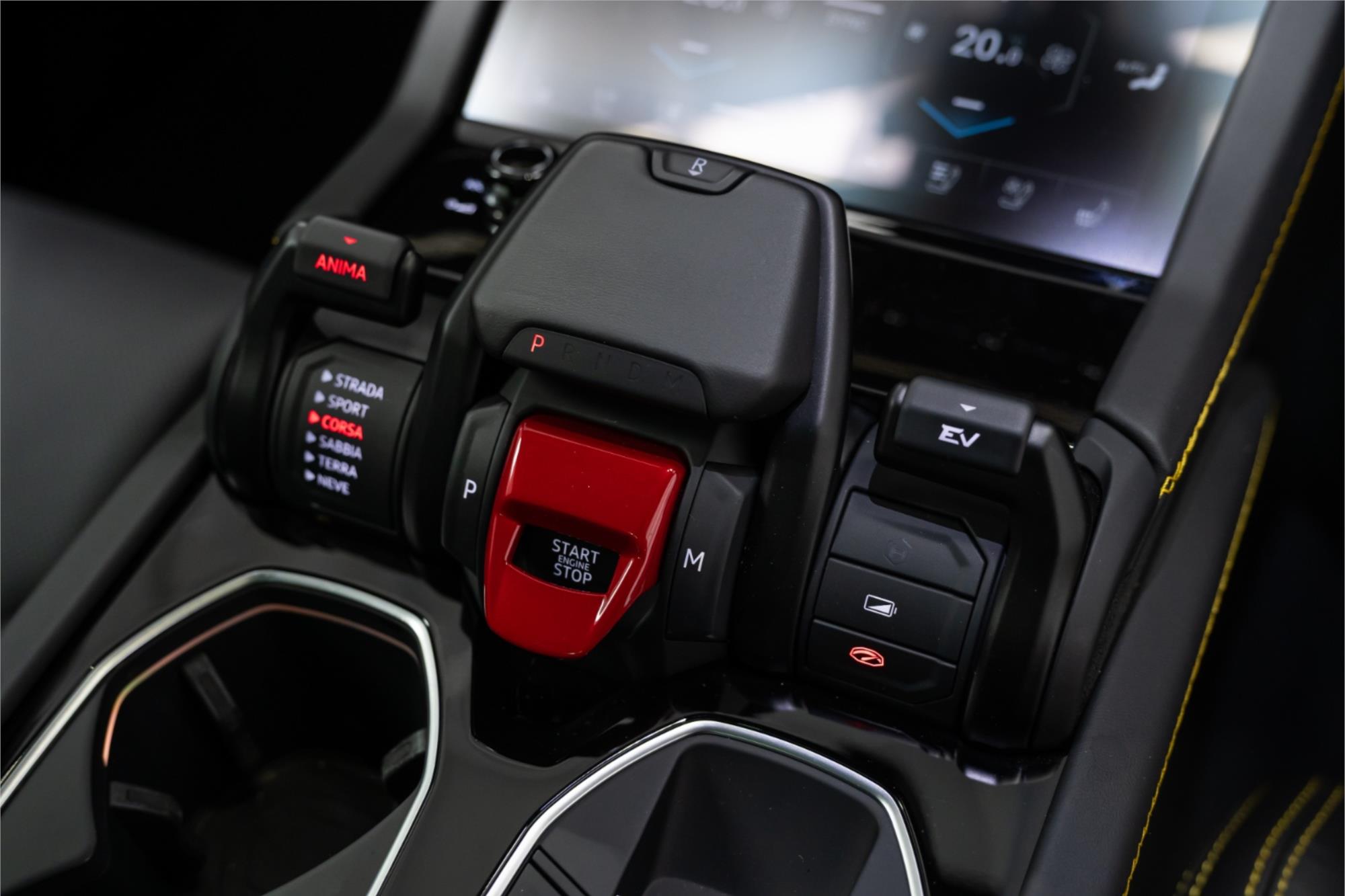 2025 LAMBORGHINI URUS 636 MY24 SE 8 SP AUTOMATIC 4D COUPE