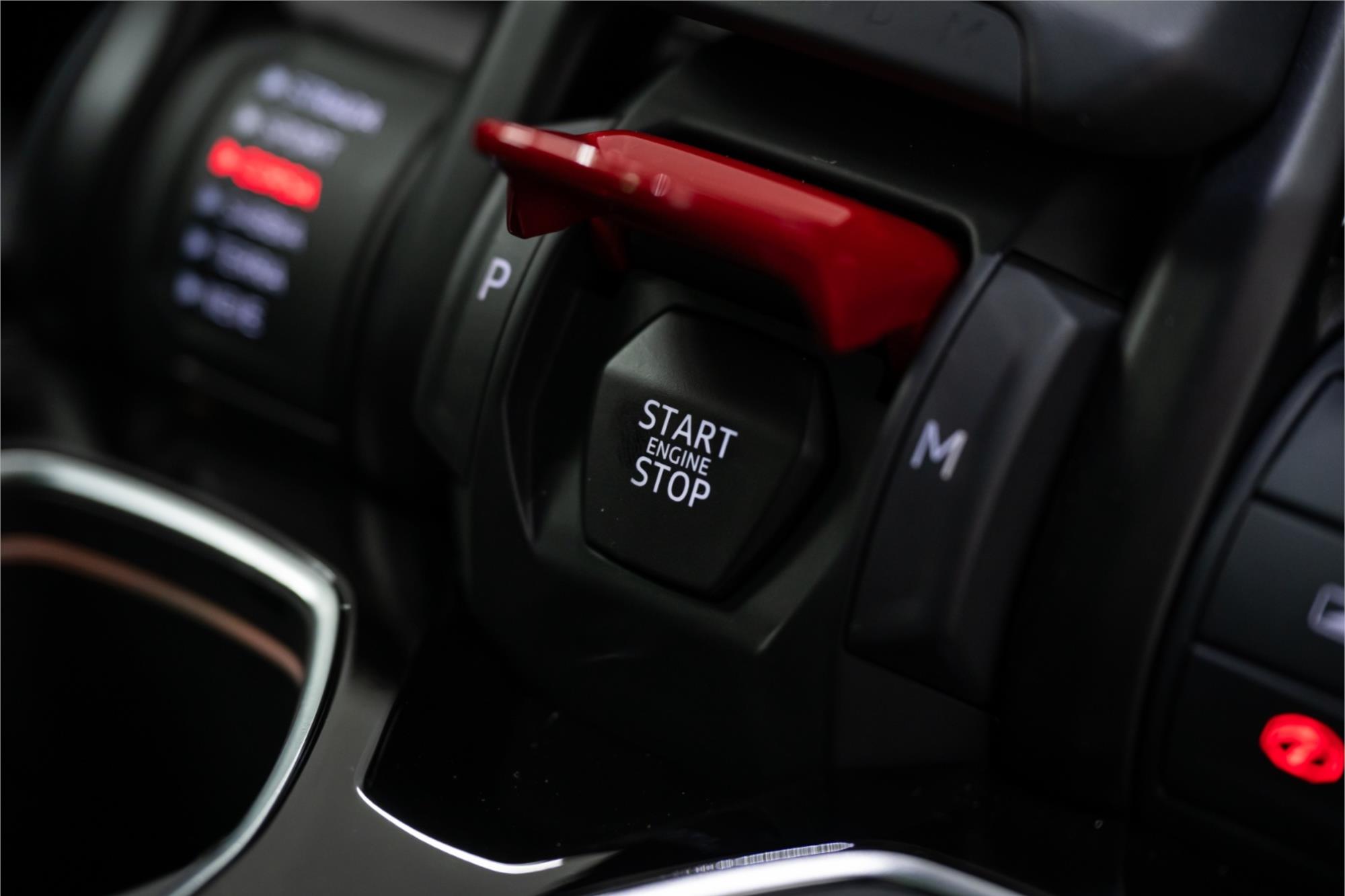 2025 LAMBORGHINI URUS 636 MY24 SE 8 SP AUTOMATIC 4D COUPE
