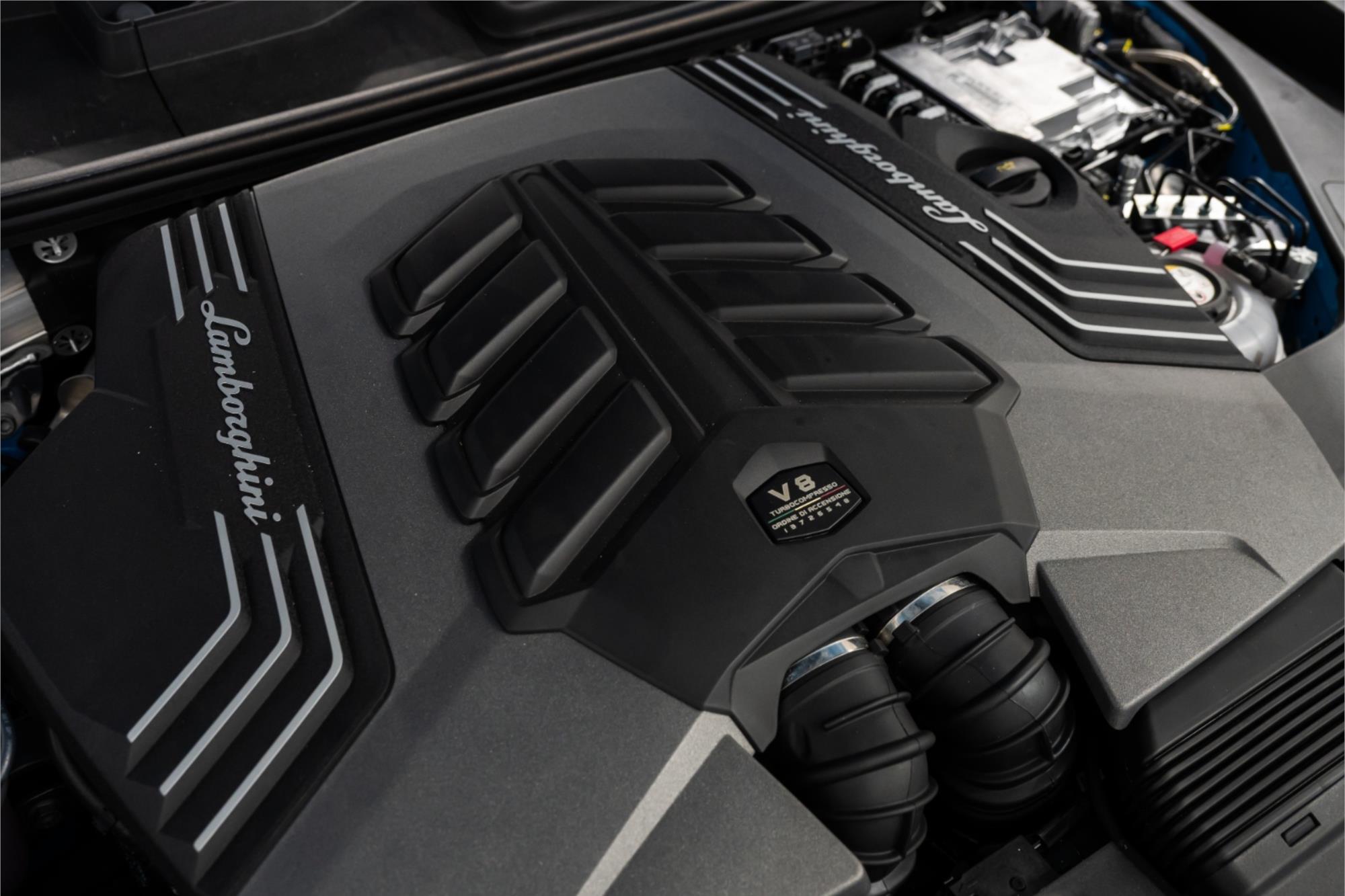 2025 LAMBORGHINI URUS 636 MY24 SE 8 SP AUTOMATIC 4D COUPE