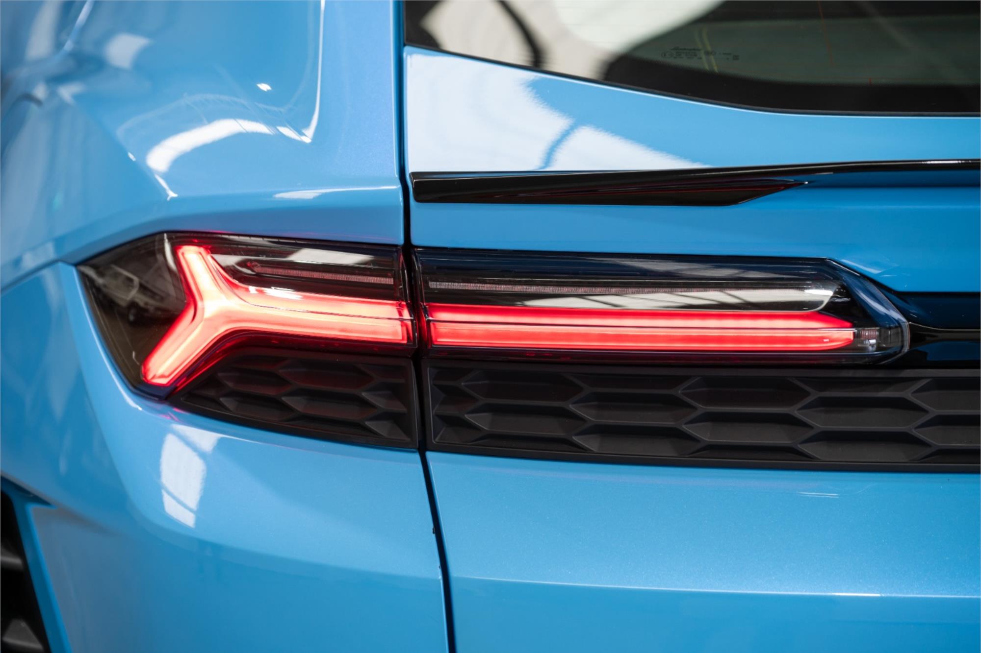 2025 LAMBORGHINI URUS 636 MY24 SE 8 SP AUTOMATIC 4D COUPE