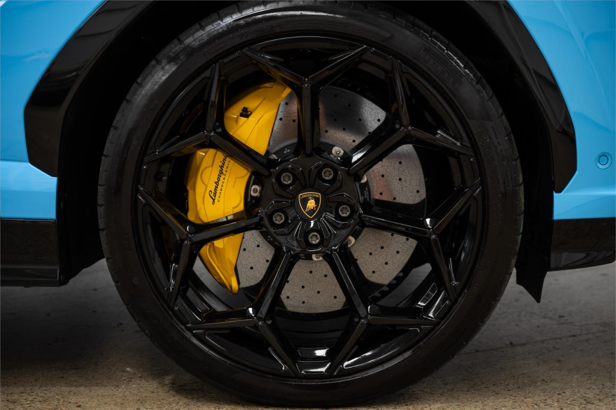 2025 LAMBORGHINI URUS 636 MY24 SE 8 SP AUTOMATIC 4D COUPE