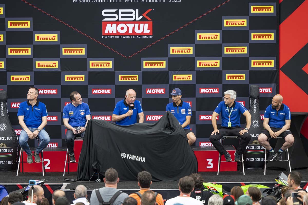 Razgatlioglu receives championship-winning Yamaha R1