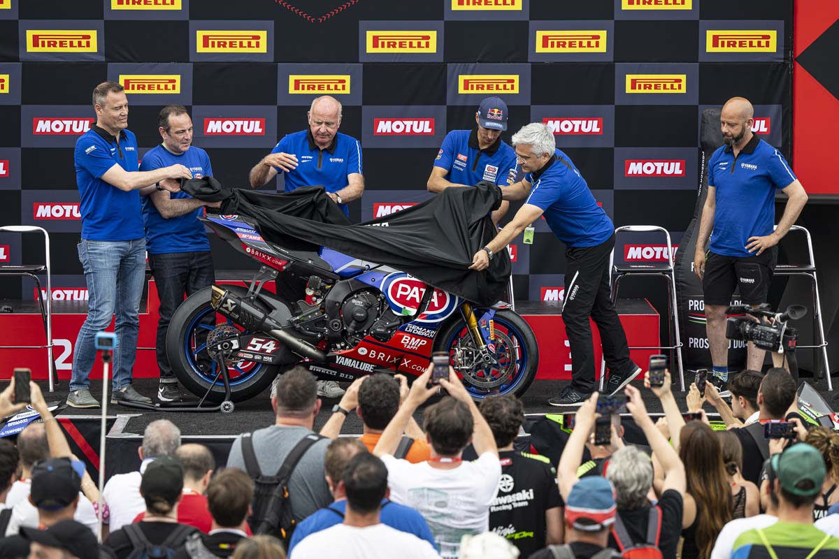 Razgatlioglu receives championship-winning Yamaha R1