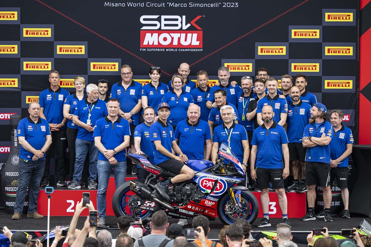 Razgatlioglu receives championship-winning Yamaha R1