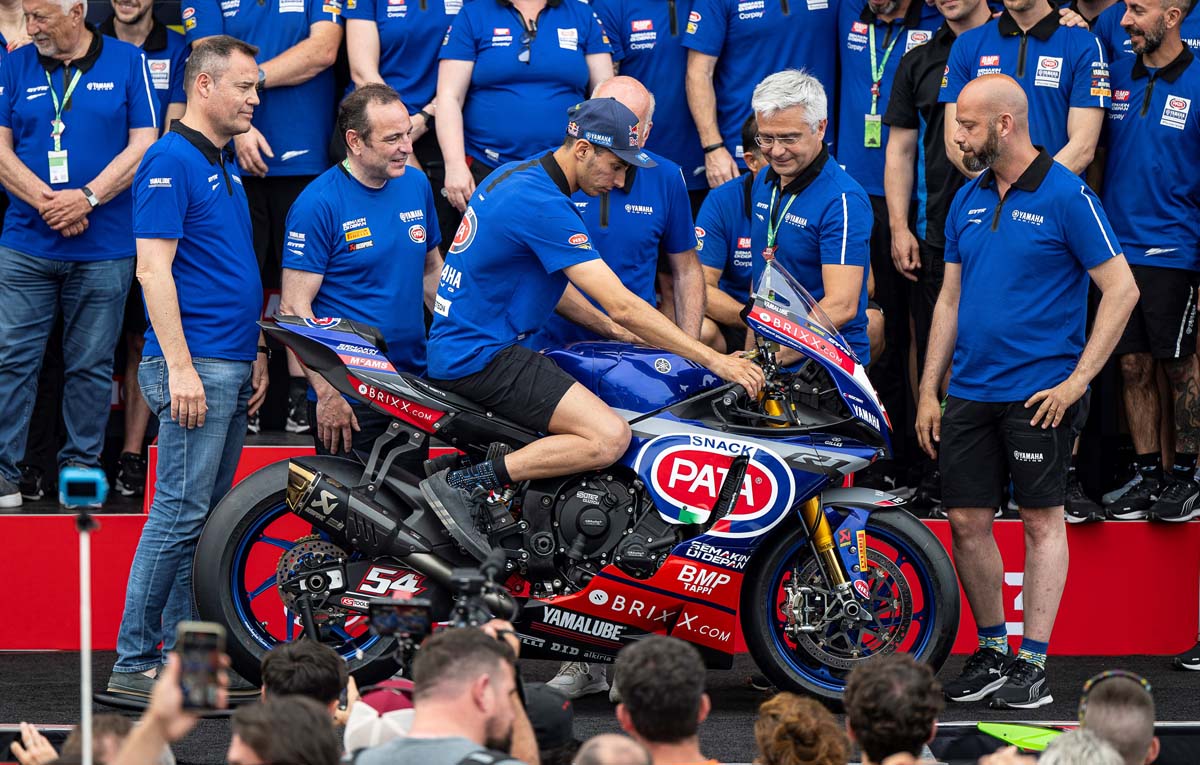 Razgatlioglu receives championship-winning Yamaha R1