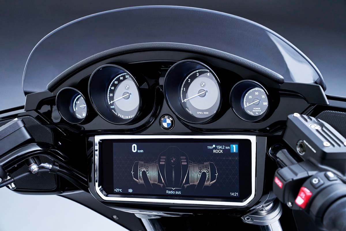 BMW expands R 18 family