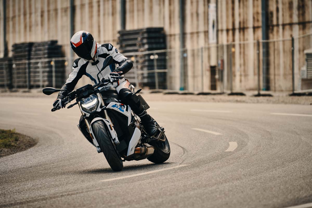 FEATURE - 2021 BMW S 1000 R