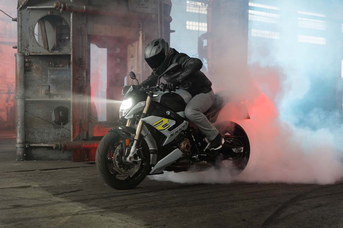 FEATURE - 2021 BMW S 1000 R