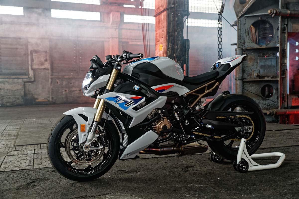 FEATURE - 2021 BMW S 1000 R