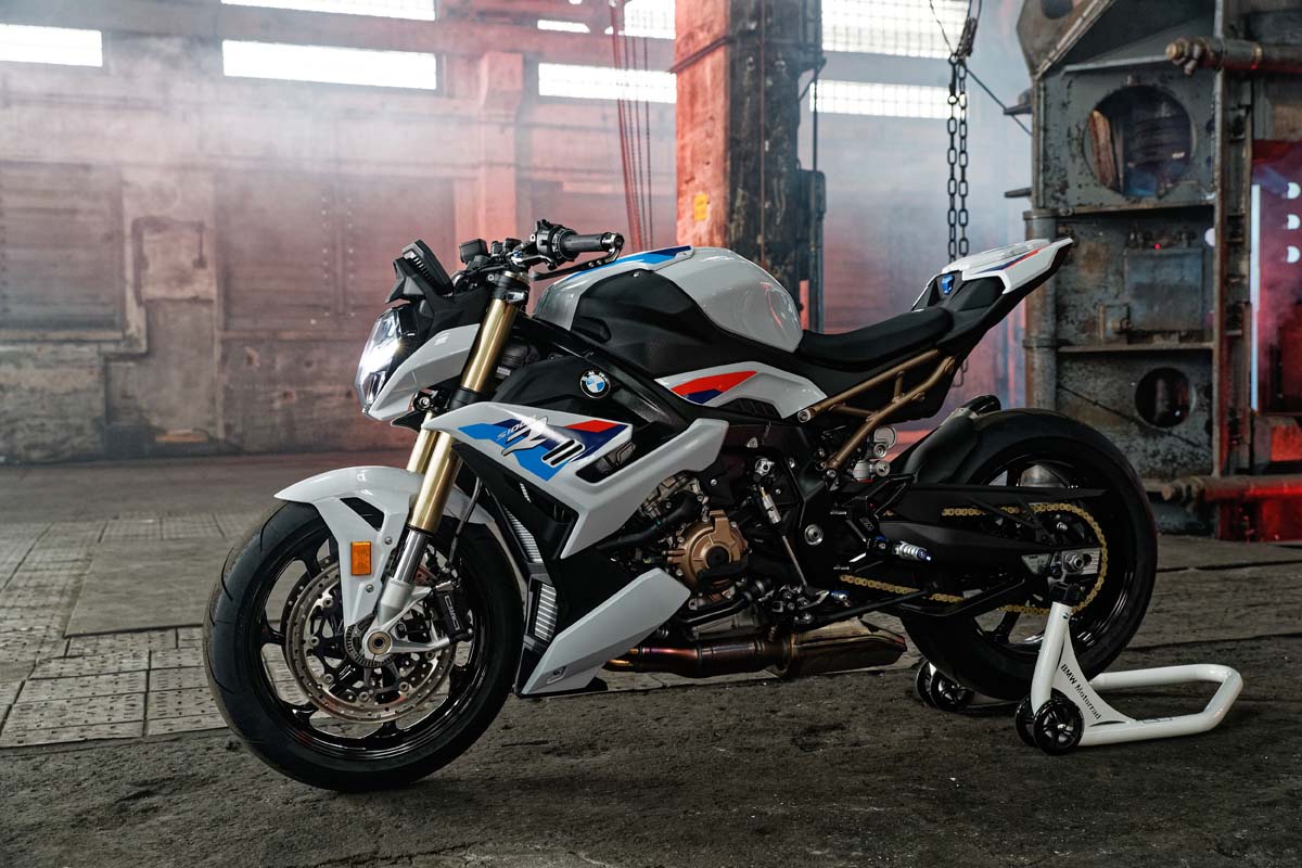 FEATURE - 2021 BMW S 1000 R