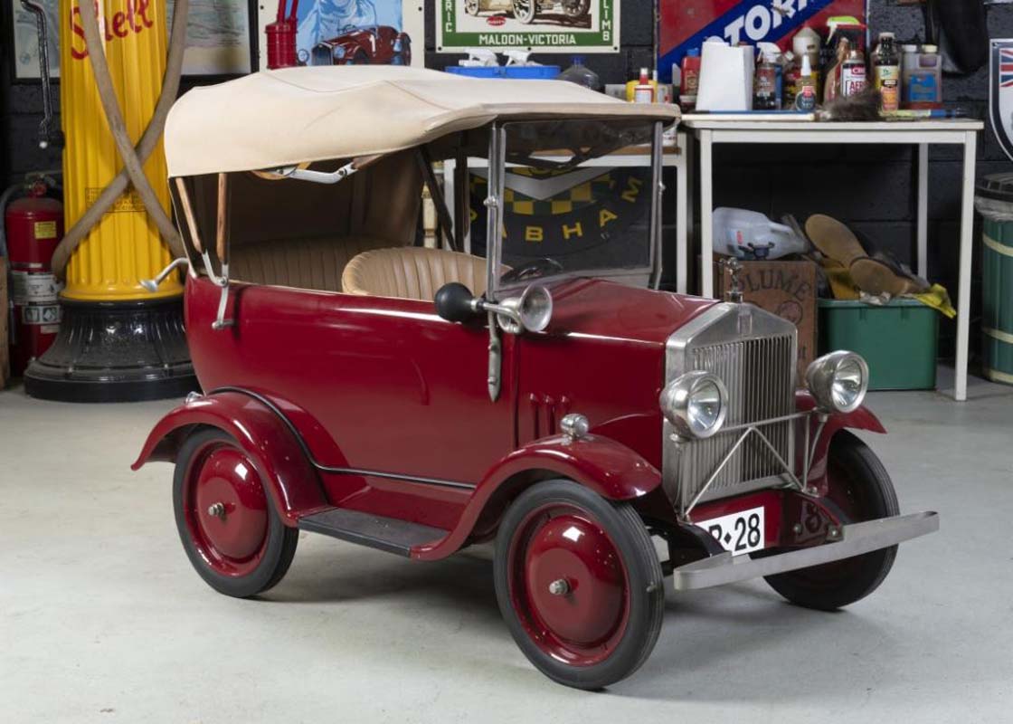 David Jones collection reaches almost $2 million at auction