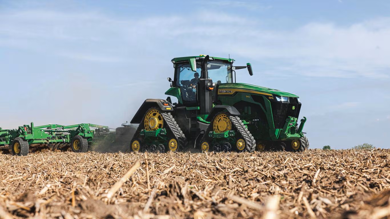 John Deere introduces new 8R and 8RX tractors