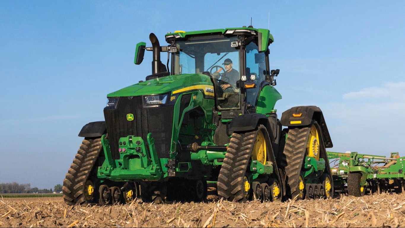 John Deere introduces new 8R and 8RX tractors