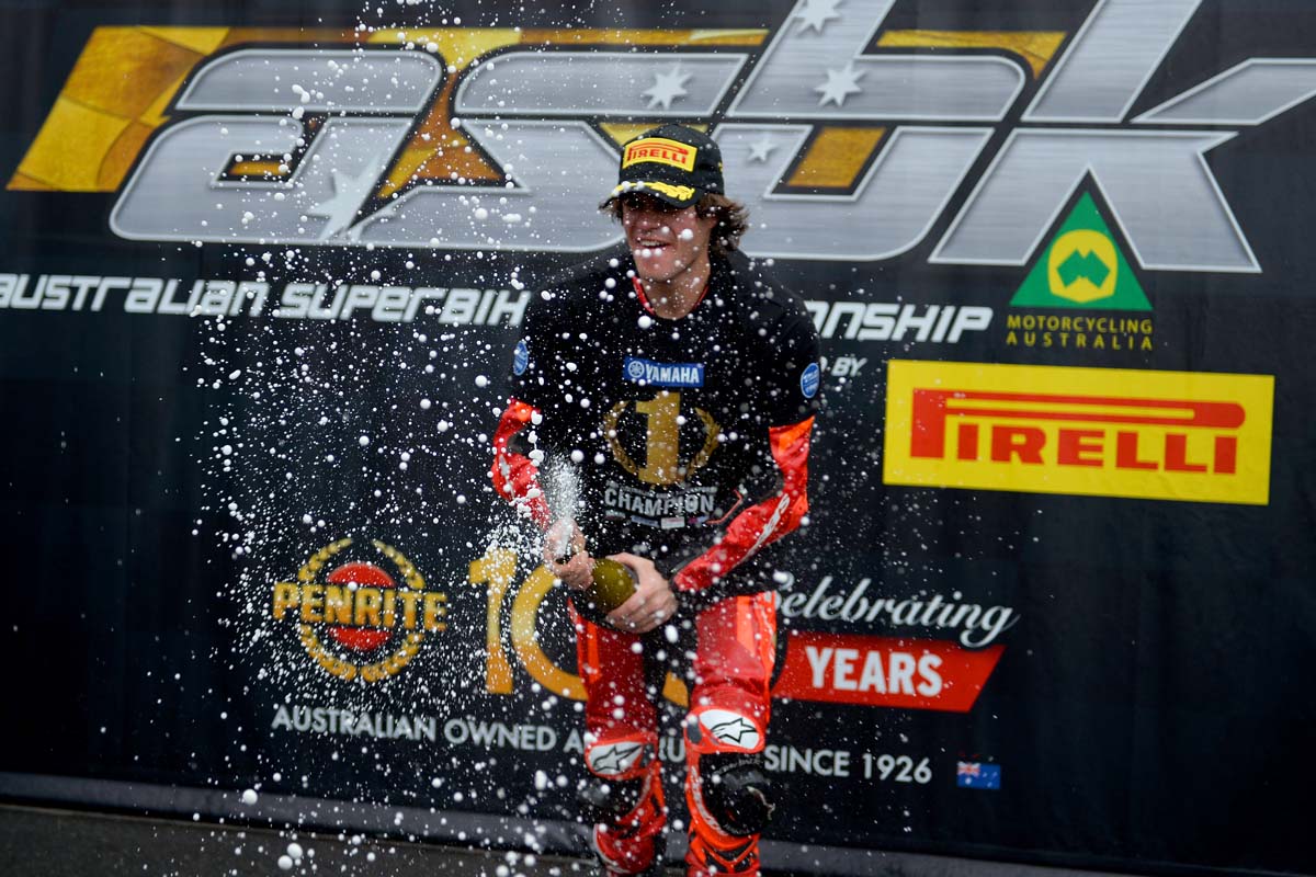 Edwards, Farnsworth win 2026 Australian Supersport Championship