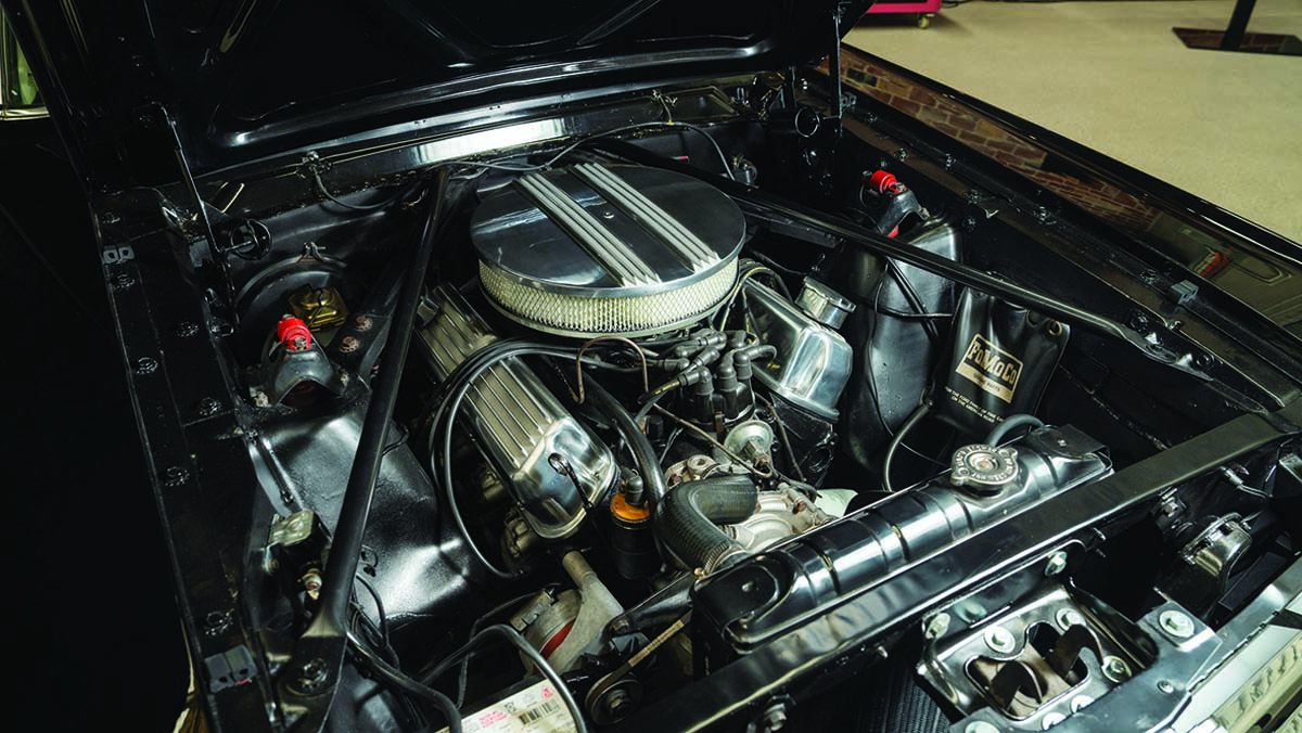  CLASSICS - 1965 Ford Mustang convertible