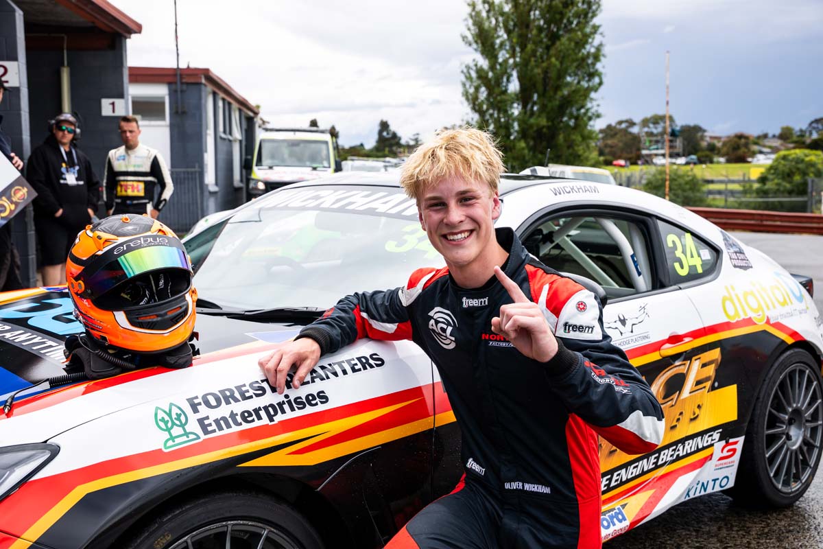 Triple Eight signs Oli Wickham