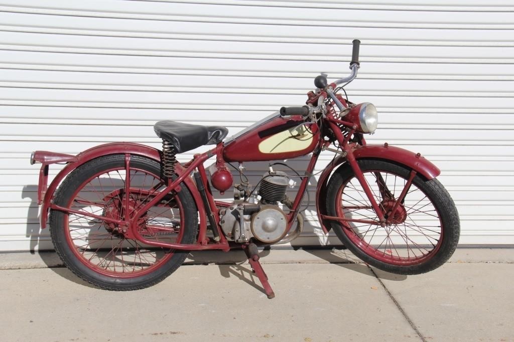 LOT 9 1949 James Comet