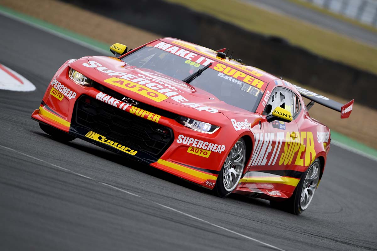 Craig Lowndes signs with Team 18