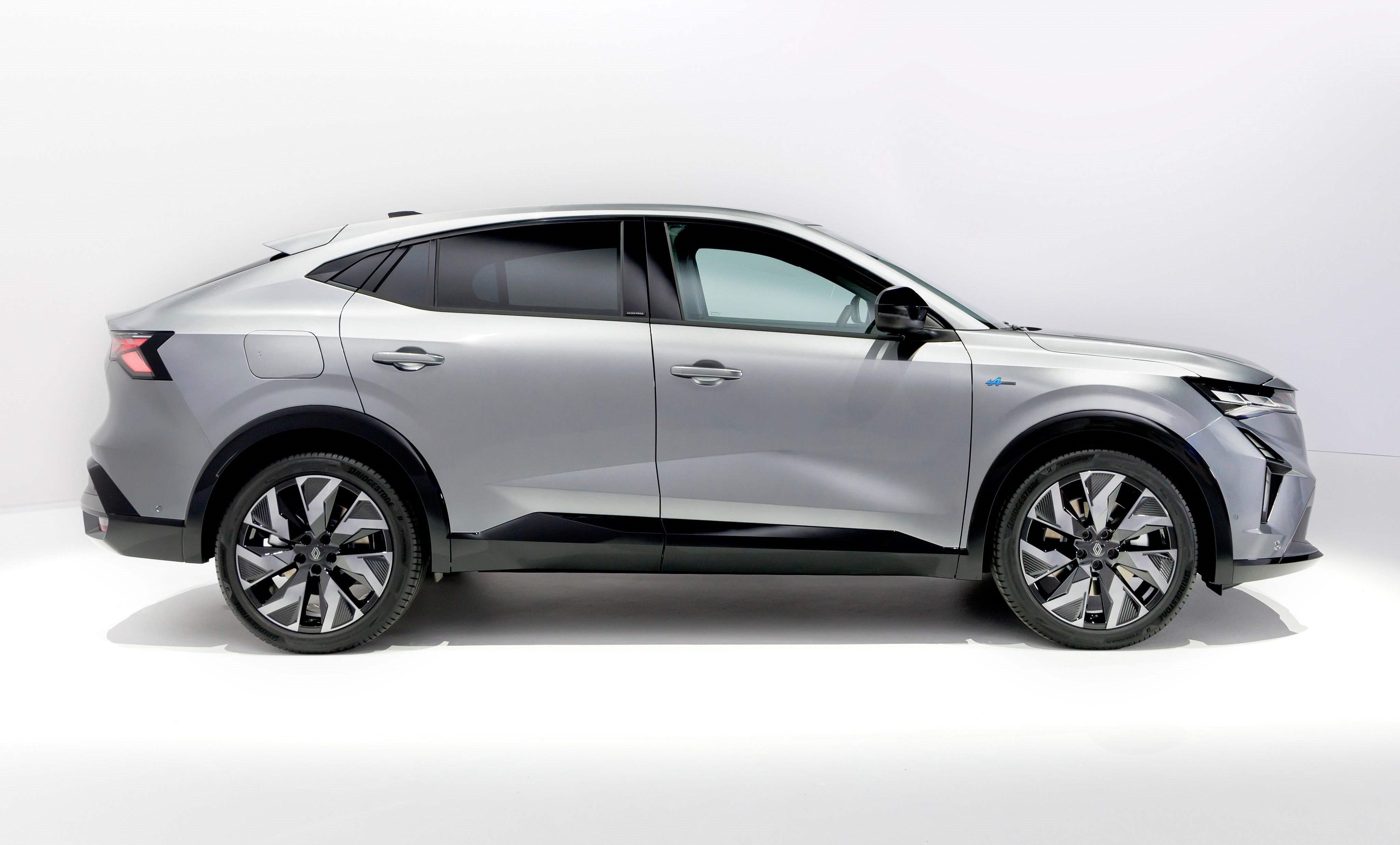Renault unveils ‘4 TROOP’ military vehicle concept