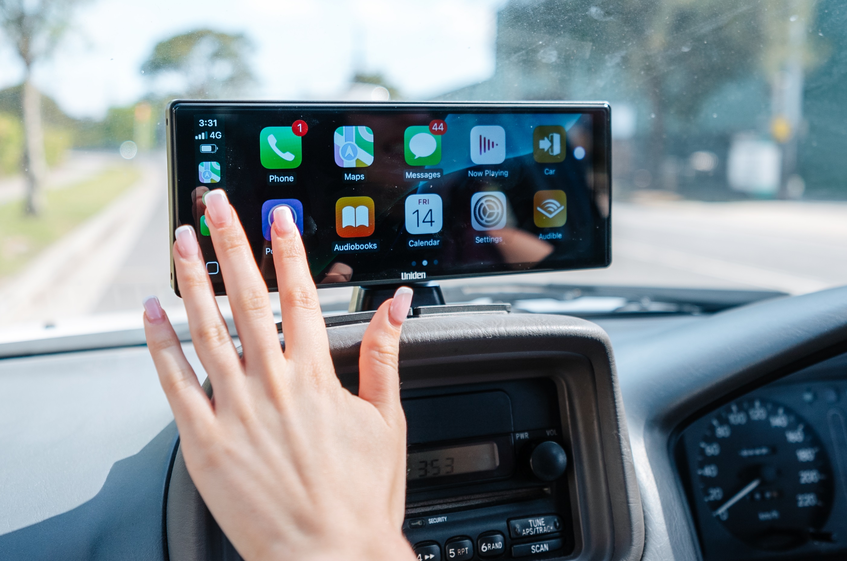 Uniden introduces portable smart display device for older vehicles