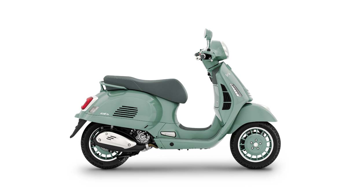 FEATURE - 2026 Vespa GTS 300 80th Anniversary Edition