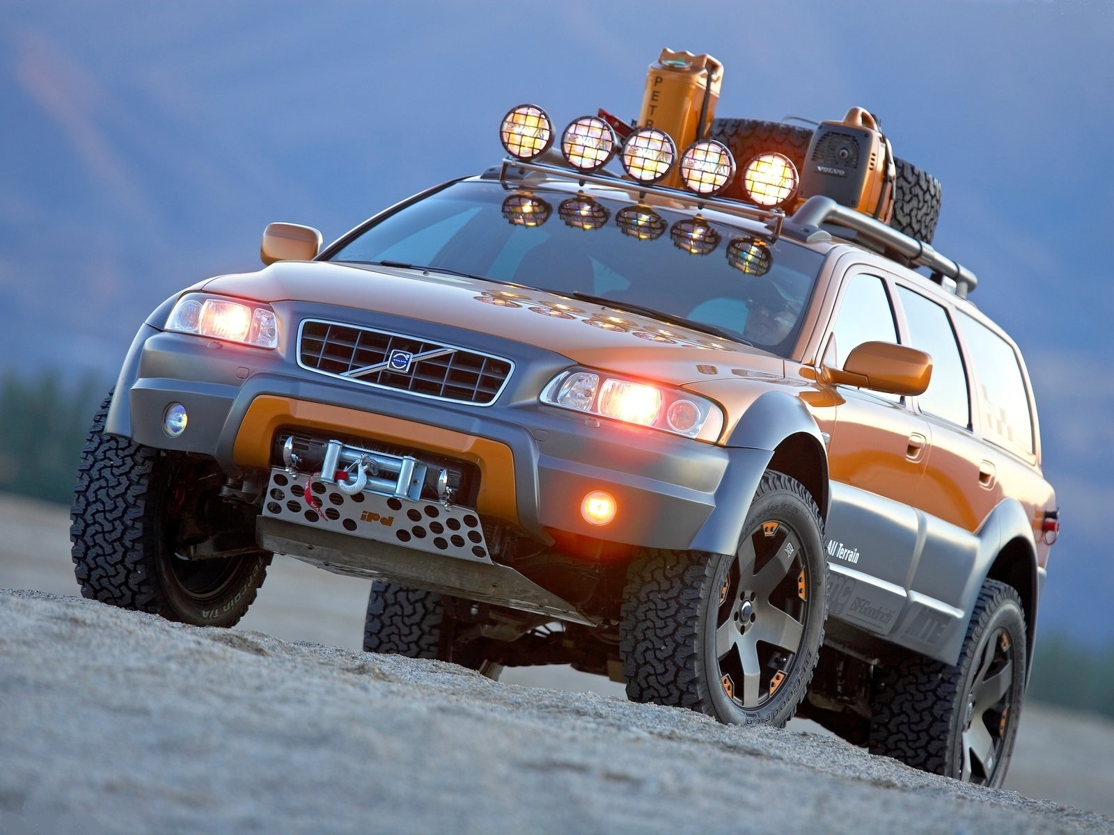FLASHBACK - 2005 Volvo XC70 AT concept