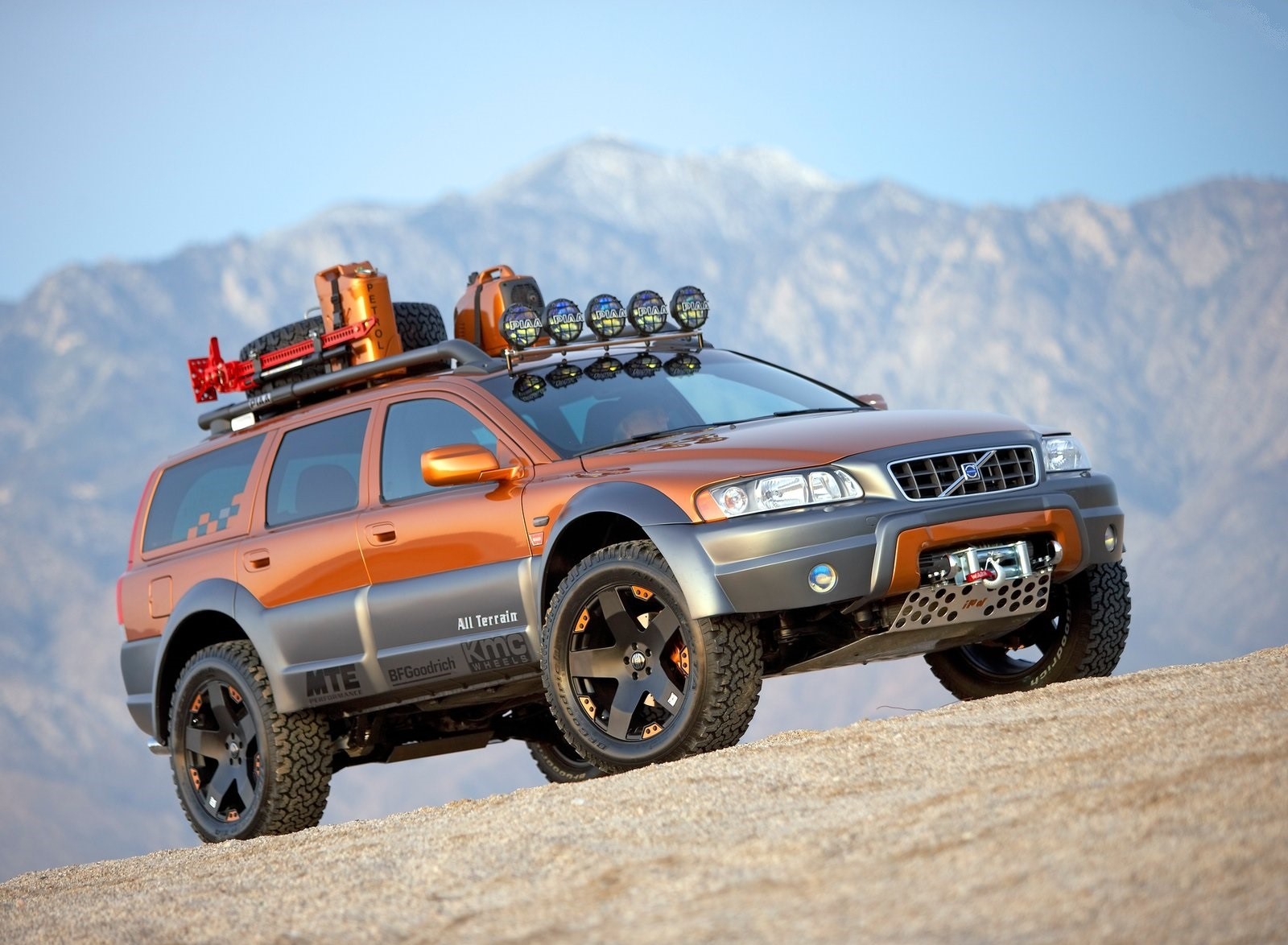 FLASHBACK - 2005 Volvo XC70 AT concept