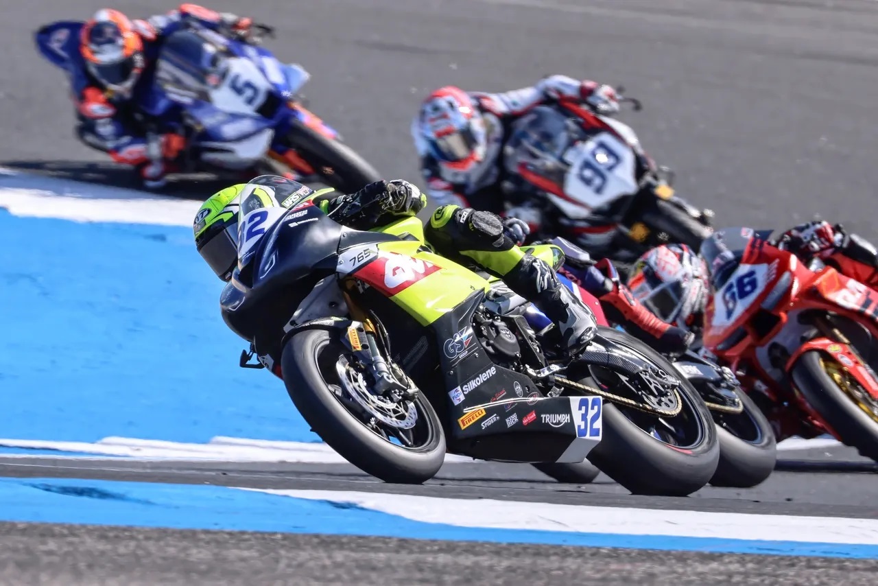 PTR Triumph retain Oli Bayliss for 2026