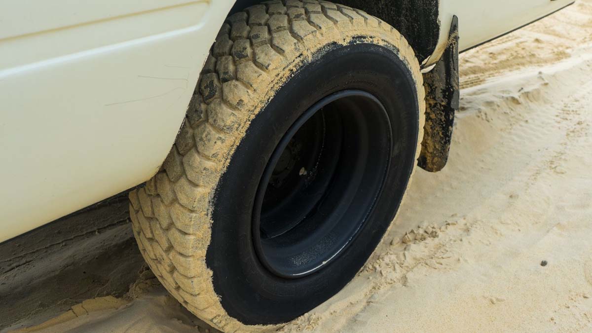 ADVICE – HOW TO CHECK YOUR TYRES ARE SAFE